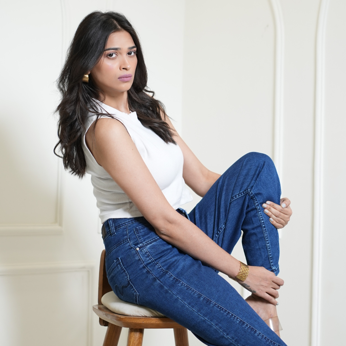 High-waist Barrel Leg Medium Wash Whiskered Jeans