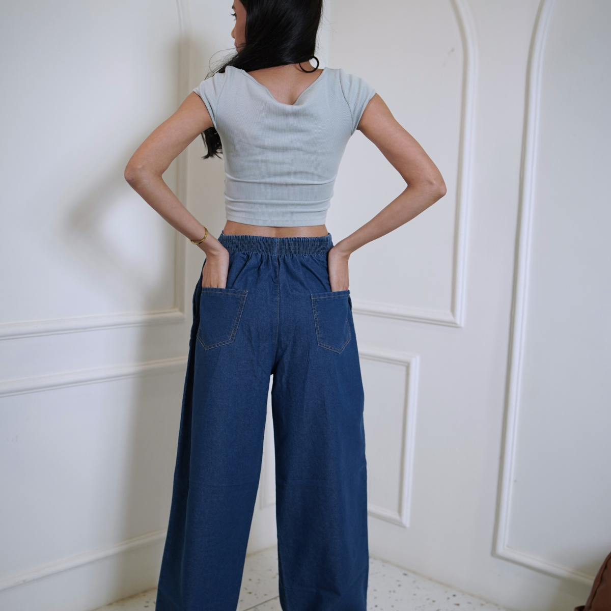 High-rise Ripped Straight Fit Jeans (Medium Wash)