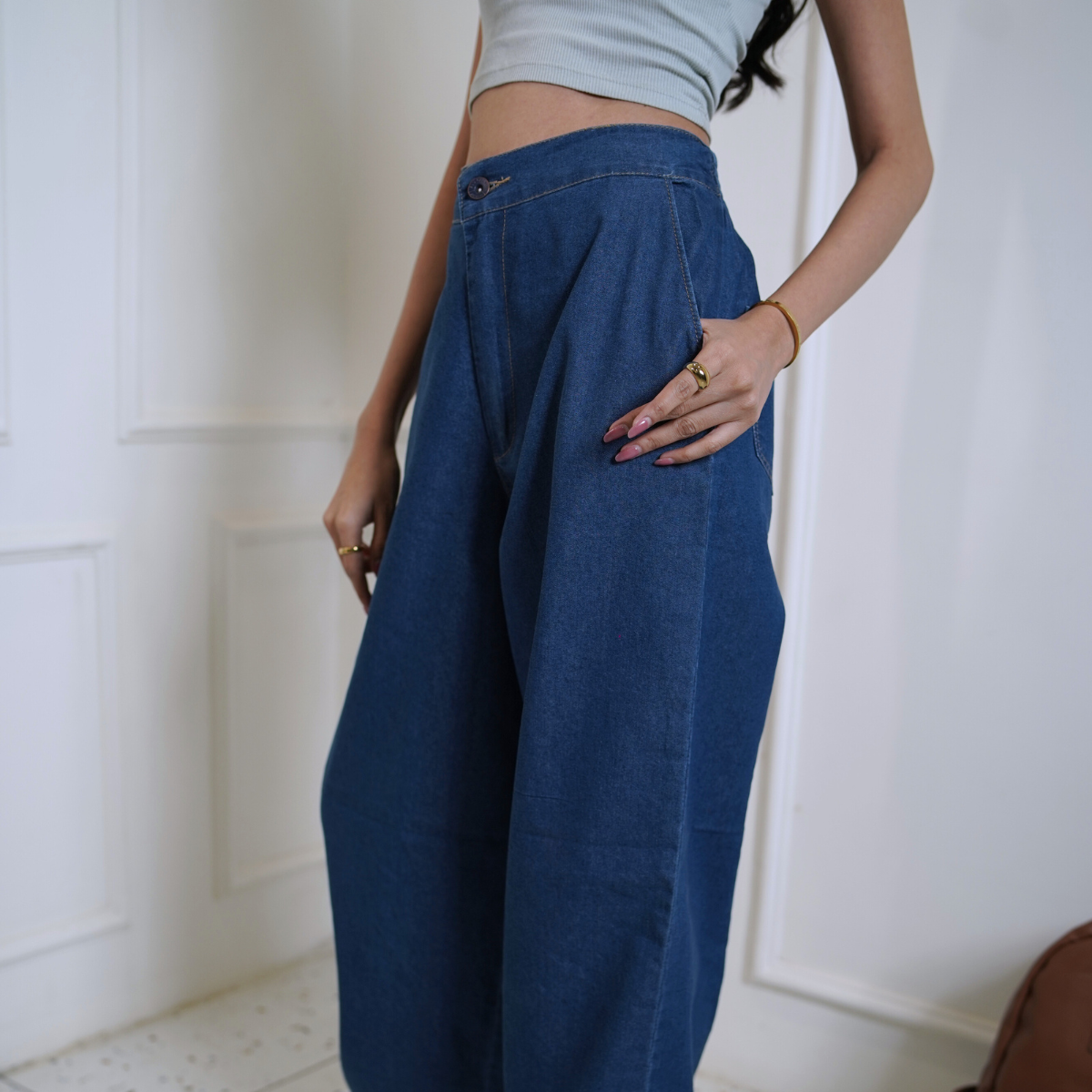 High-rise Ripped Straight Fit Jeans (Medium Wash)