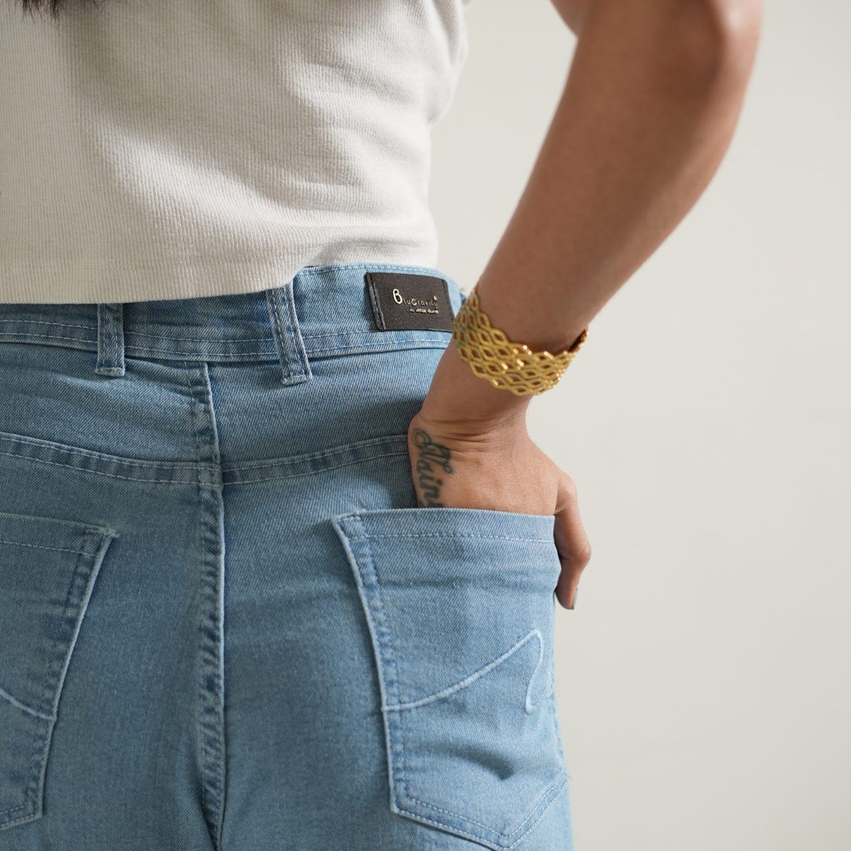 High-waist Barrel Leg Soft Fade Distressed Jeans